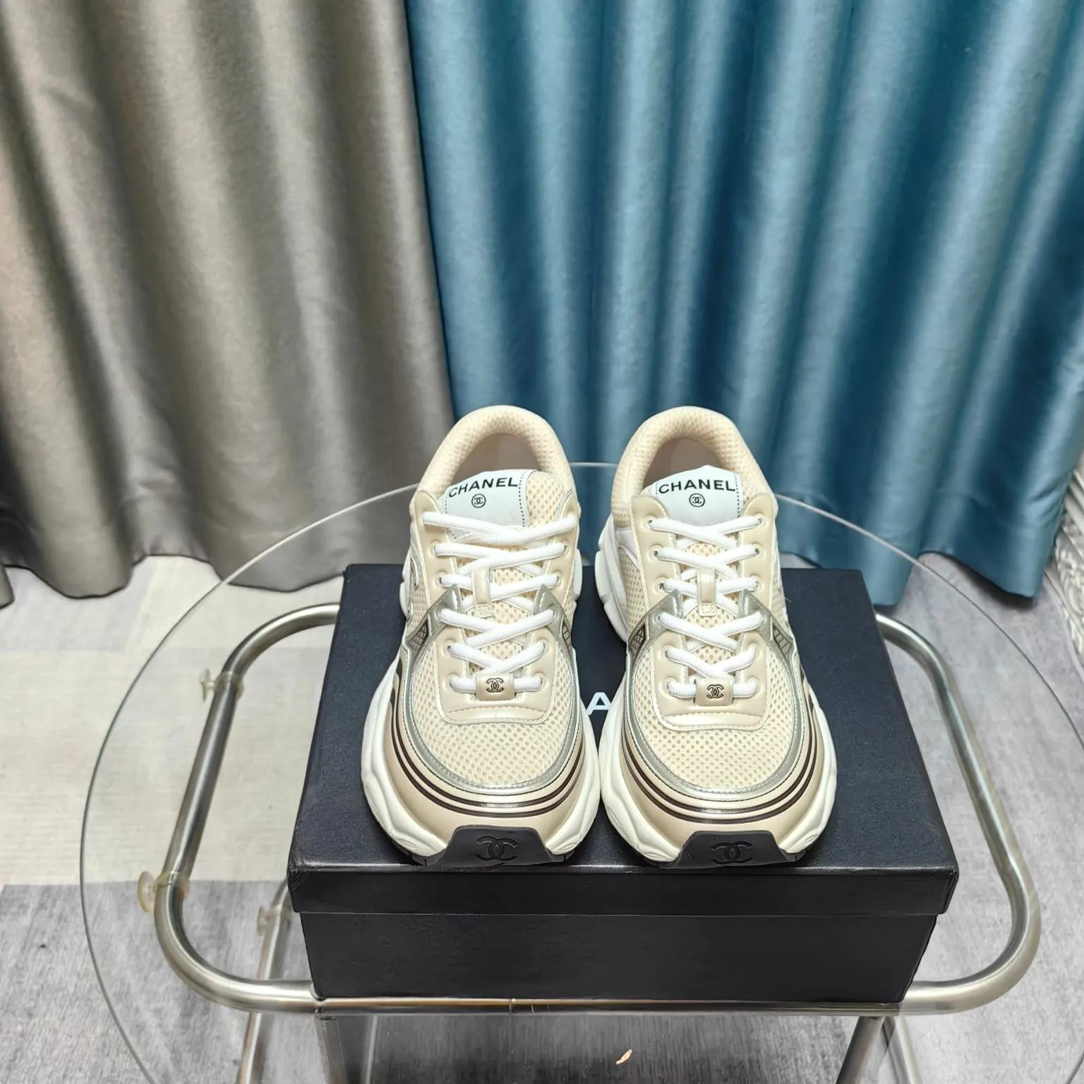 p680🐮🐮Chanel Chanel dad shoes, men and women couples - 2025 counter top casual sports shoes This classic design; the upper is electro-embroidered with a variety of techniques; the outsole is fashionable and sporty; it is unusual to incorporate a variety of color matching elements... The diversified mix and match is very beautiful and versatile, casual, fashionable, sports and outdoor can be taken into account... ꫛꫀꪝ Go➫ Material: ❶Upper is made of: Original imported first-layer silk cowhide + original waterproof cloth + original first-layer cowhide ❷Inner lining: original sheep lining + mesh ❸Outsole based on: original TPU combination outsole Special counter boutique packaging complete set for women 35–41